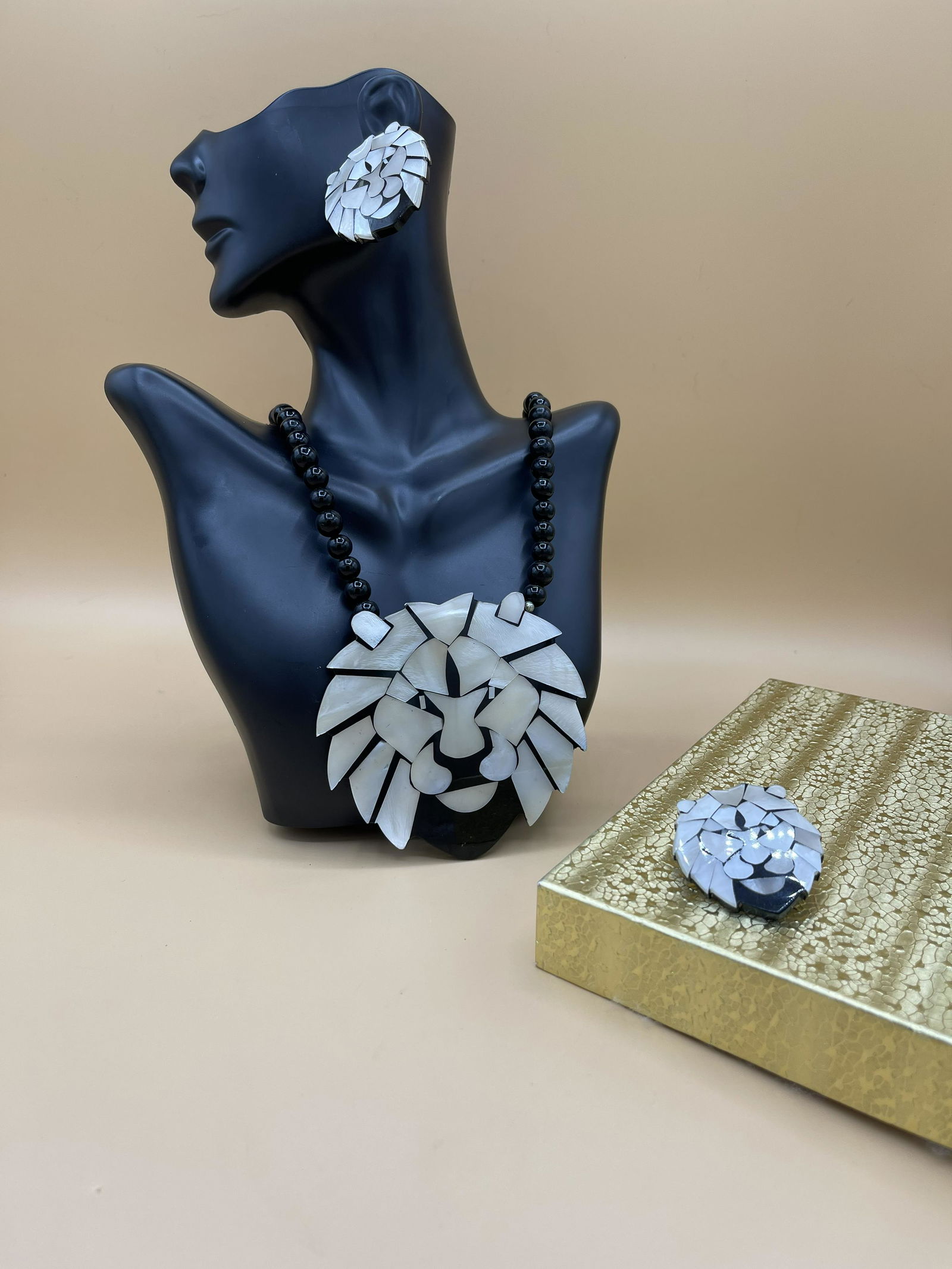 Vintage Anne Klein Lion Head Jewelry Set: Made of Obsidian and Mother-of-Pearl, this 1970s designer Anne Klein vintage necklace jewelry set comes with a beautiful mother-of-pearl and obsidian pendant along with matching earrings