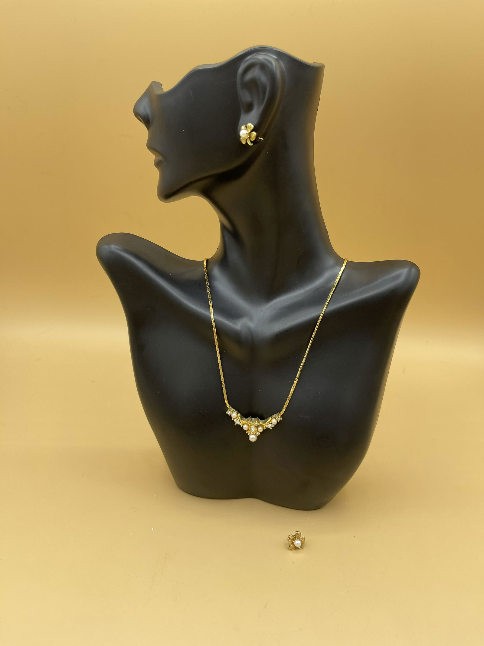 14K Gold Freshwater Pearl Necklace & Earrings (1 of 5)