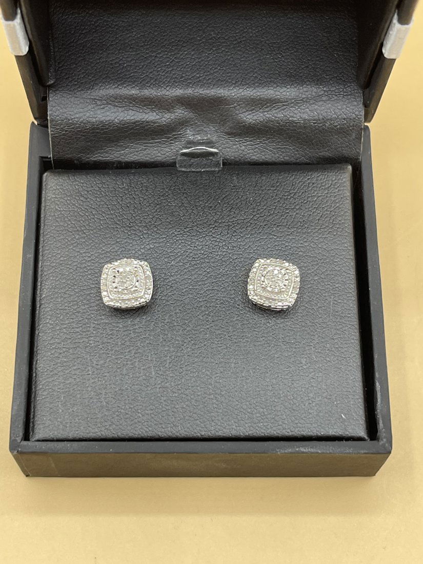 1.00CTW Diamond Cluster Halo Stud Earrings (1 of 4)