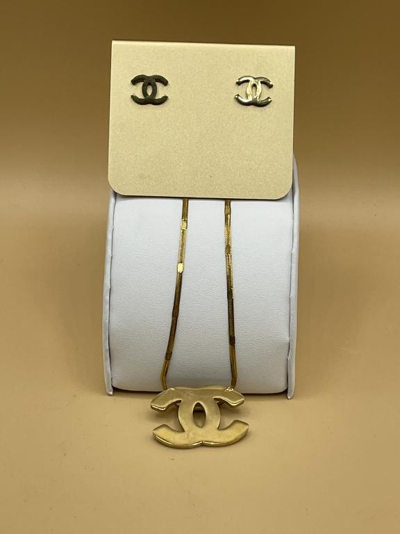 CHANEL Vintage Gold Necklace & Earrings (1 of 4)