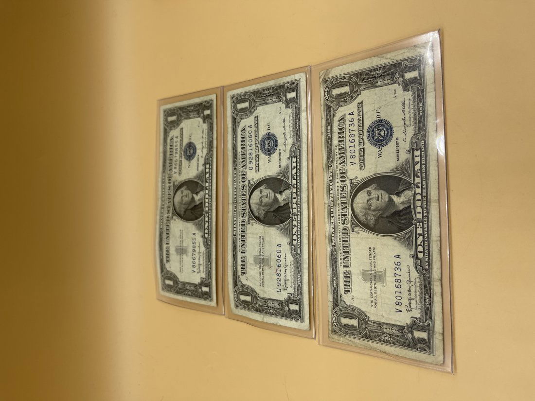 1935 D & E Series $1 Silver Certificates (1 of 2)