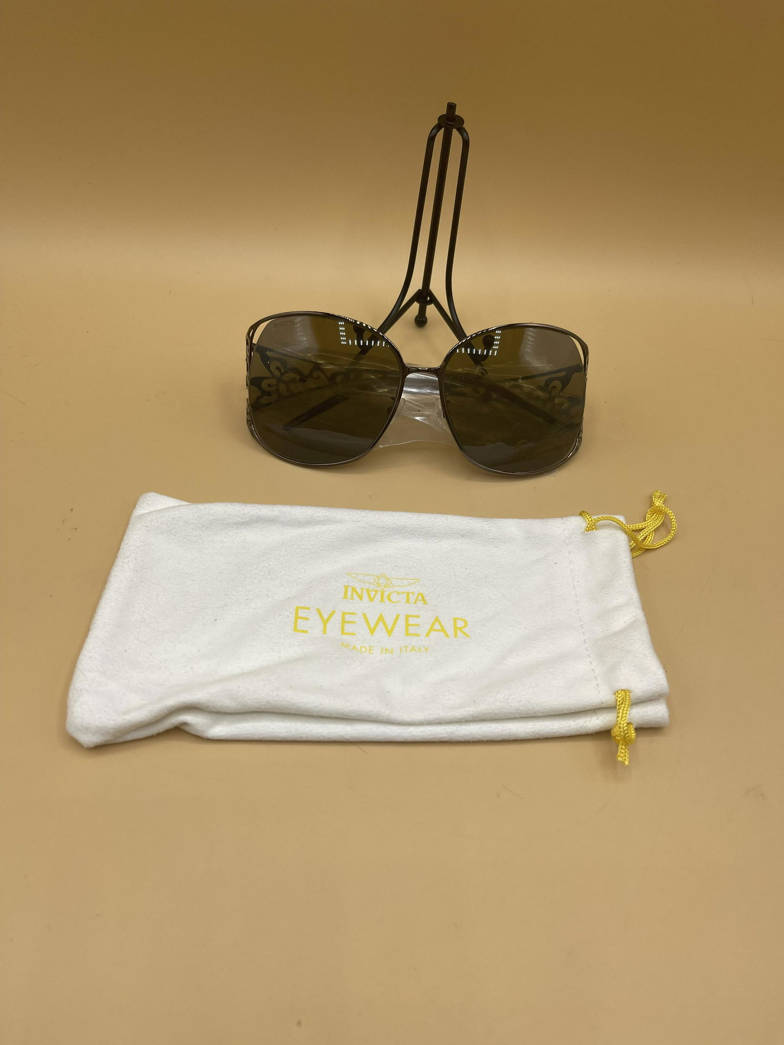 Invicta Women's Wire Wrapped Sunglasses: Invicta Women's Wire Wrapped Sunglasses, comes with original dust bag, no signs of wear/damage