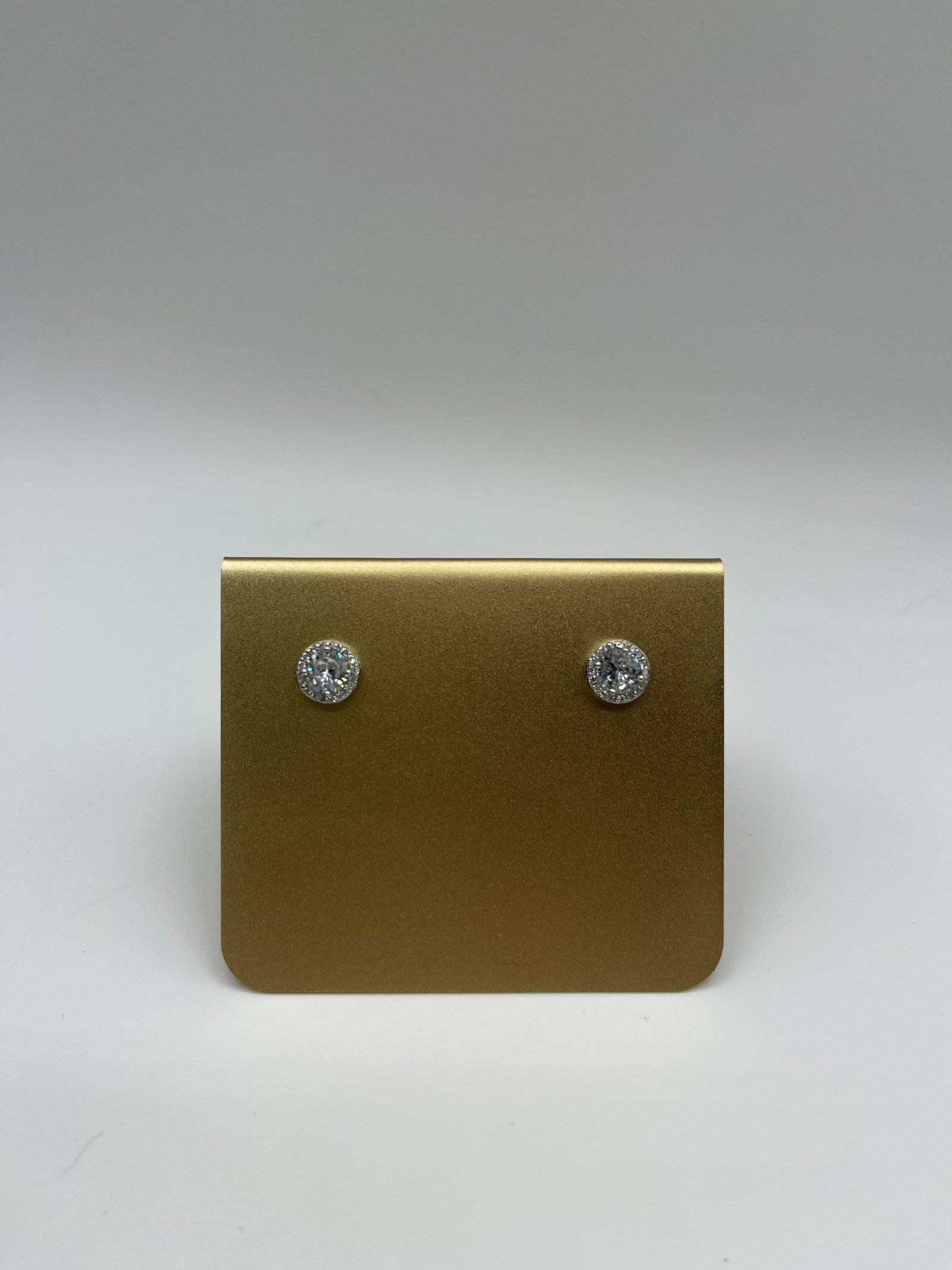 3CTW Round 18K White Gold Diamond Halo Cut Stud (1 of 3)