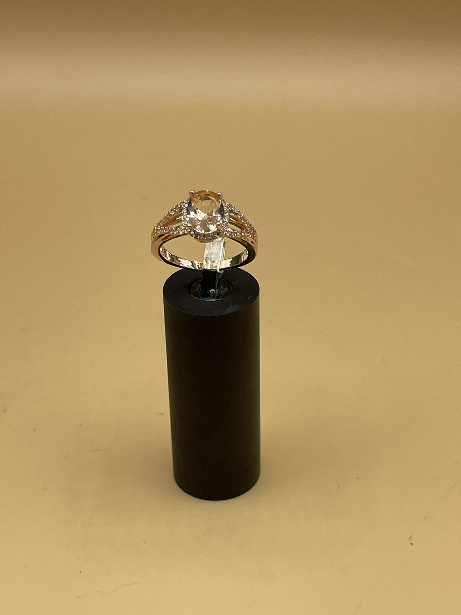 18K Rose Gold 2CTW Morganite Solitaire Cut Ring: 18K Rose Gold 2CTW Morganite Solitaire Cut Ring, new, size 7