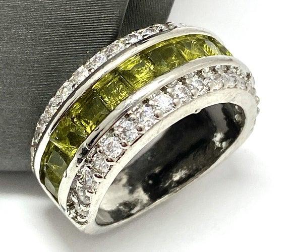 3.55ctw Peridot & White Sapphire Ring (1 of 2)