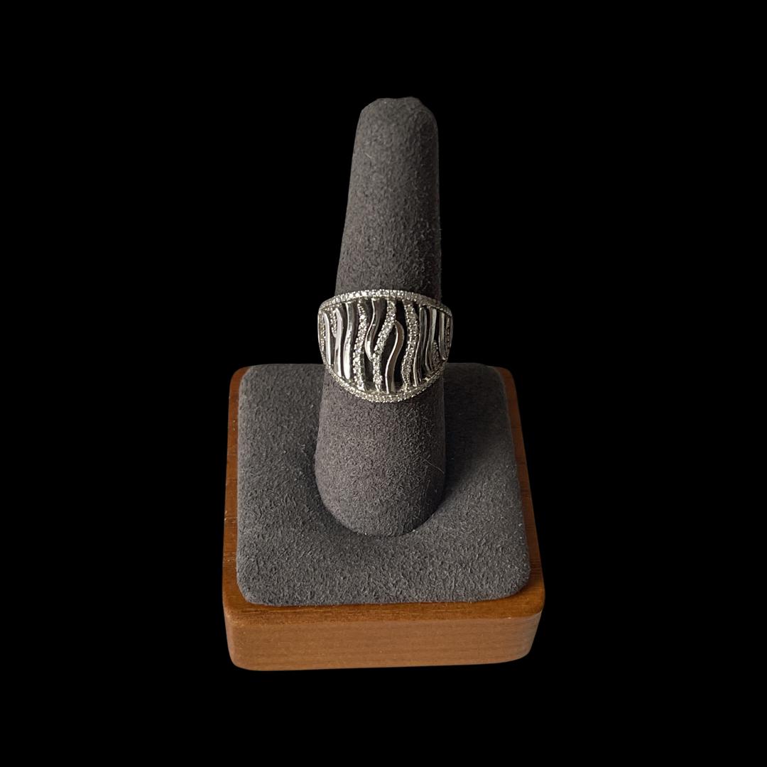 0.75ct Round Cut Diamond Band Ring (1 of 5)