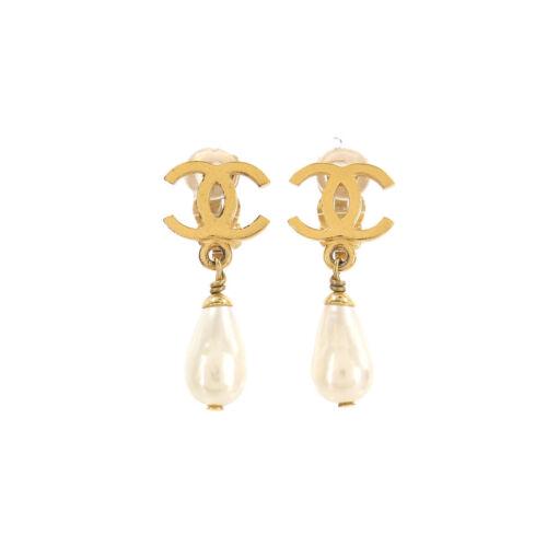 Authentic CHANEL Coco Logos Swing Earrings Gold White: This item qualifies for FREE DOMESTIC SHIPPING to customers in the USA Brand: Chanel Weight: 0.3Oz Style: Earrings Engraved: 95A Color: Gold White Type: Earrings Country: France Frame Color: Ã¯&frac