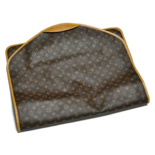 Authentic LOUIS VUITTON Golf Cup Monogram Garment Cover: This item qualifies for FREE DOMESTIC SHIPPING to customers in the USA Brand: LOUIS VUITTON Bag Width: W116 x H62cm(Approx) Color: Monogram Country/Region of Manufacture: USA Material: Monogram Canvas