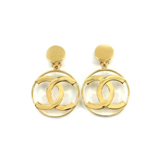 Authentic CHANEL Coco Logos Swing Earrings Round Type: This item qualifies for FREE DOMESTIC SHIPPING to customers in the USA Brand: Chanel Weight: 1.41Oz Style: Earrings Type: Earrings Color: Gold Frame Color: Ã¯¼Â The BIDHAUS Guarantee: Photos