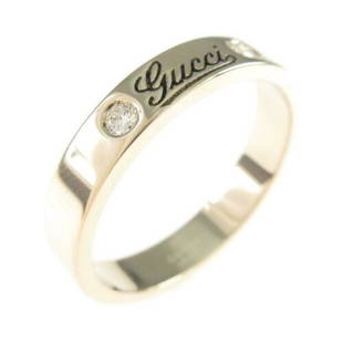 Authentic GUCCI Icon Print Ring: This item qualifies for FREE DOMESTIC SHIPPING to customers in the USA Brand: Gucci Size: 16.5(17) Material: 750Wg Actualsize: Width :3.8Mm Gender: Mens The BIDHAUS Guarantee: Photos