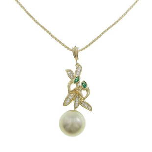 Authentic K18YG 750YG South sea pearl Necklace: This item qualifies for FREE DOMESTIC SHIPPING to customers in the USA Material: K18Yg 750Yg Stone: Emerald Diamond Gender: Ladies Actualsize: Imate Size Of Pendant (Height X Width) : 58.7Mm X