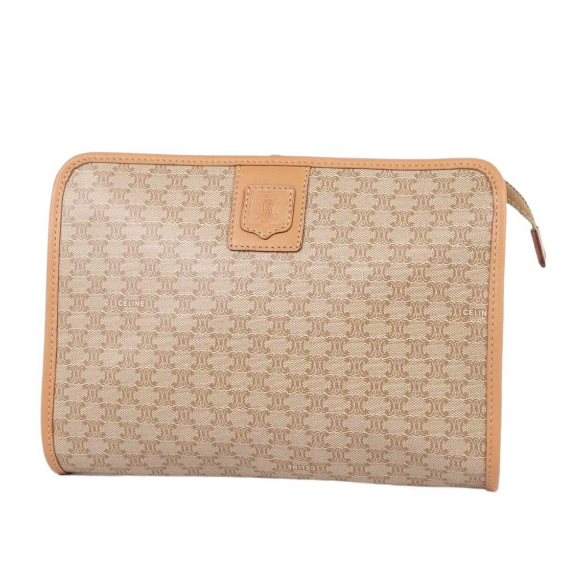 Authentic Celine Clutch Bag Macadam Triomphe PVC: Brand: Celine Type: Clutch bag Gender: Women Condition: Used (good) Line: Macadam Material: PVC ,Leather Color: Beige Size (HxWxD): 17cm x 23cm x 6cm / 6.69'' x 9.05'' x 2.36'' Damage Ranking: Overall
