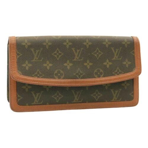 Authentic LOUIS VUITTON Monogram Pochette Dam PM Clutch: This item qualifies for FREE DOMESTIC SHIPPING to customers in the USA Brand: Louis Vuitton Style: Clutch Bag Material: Monogram Canvas Color: Monogram Bag Height: 5.5Inch(Approx) / 14Cm(Approx) Bag D