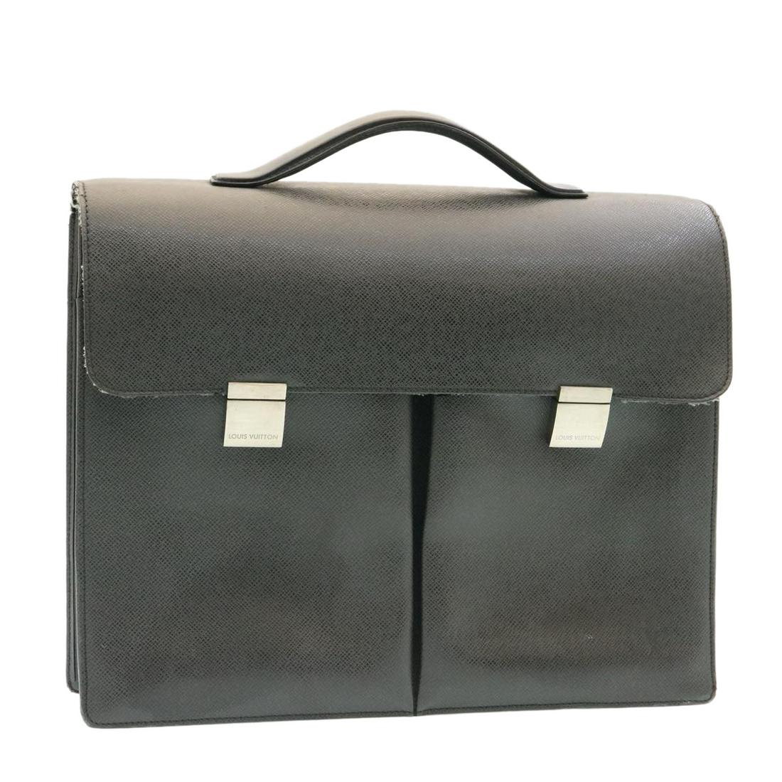Authentic LOUIS VUITTON Taiga Serviette Kazan Business: This item qualifies for FREE DOMESTIC SHIPPING to customers in the USA Brand: LOUIS VUITTON Style: Business Bag Material: Taiga Leather Color: Ardoise Made In: France Size (Inches): W15.0 x H11.8 x D3
