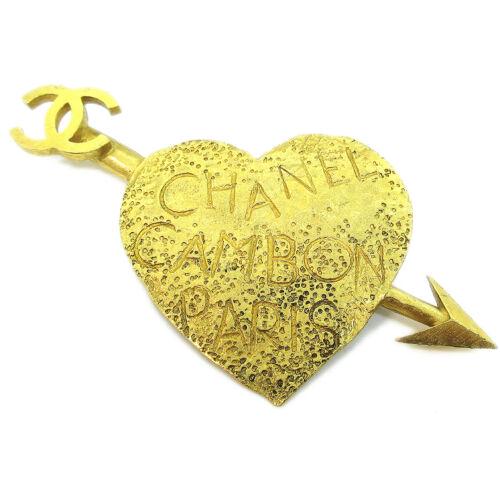 Authentic CHANEL CC Logos Bow and arrow Heart Motif: This item qualifies for FREE DOMESTIC SHIPPING to customers in the USA Country/Region of Manufacture: France Material: Gold-tone Theme: Heart Type: Brooch Color: Gold Brand: Chanel Metal: Gold-tone Th