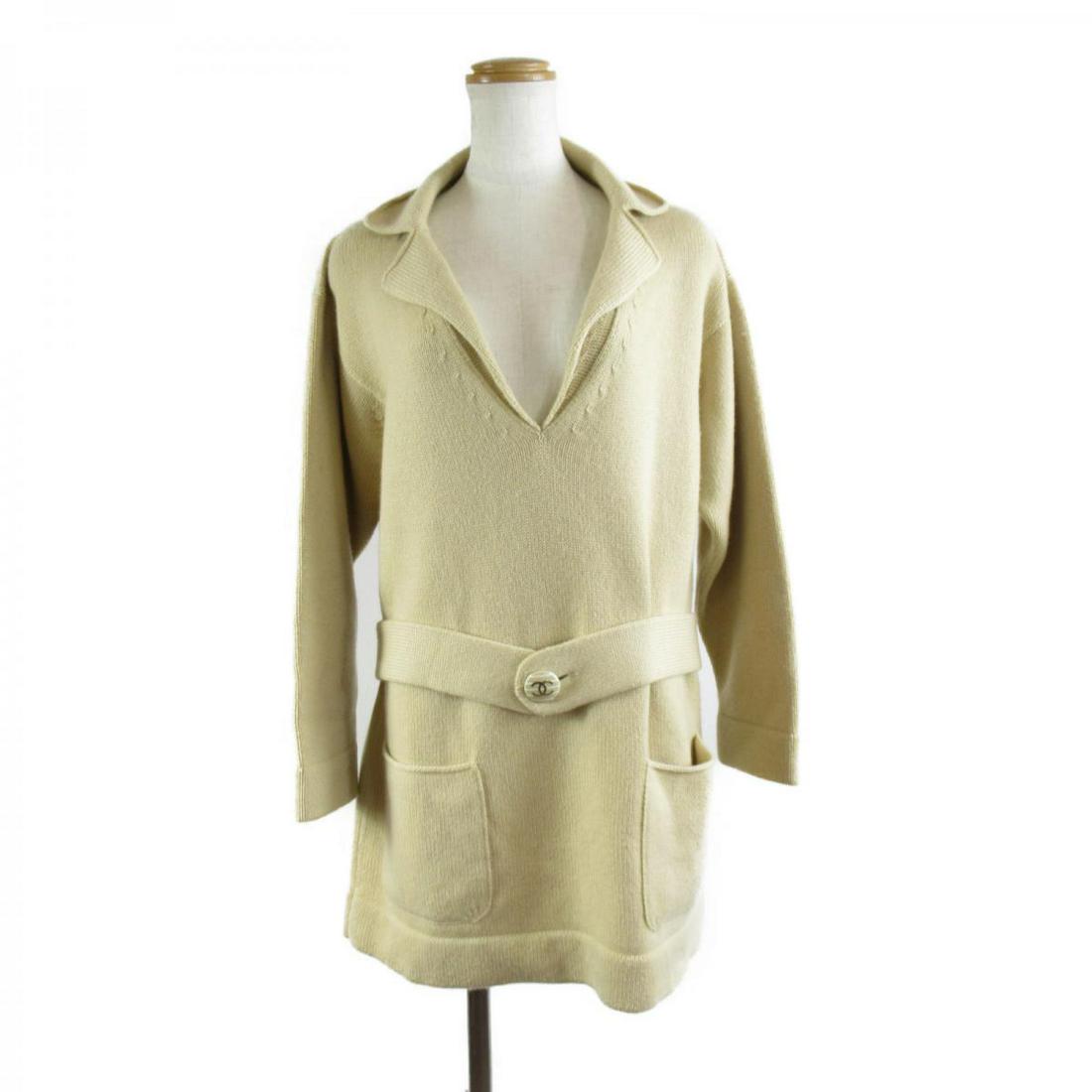 CHANEL Knit with belt(Beige): CHANEL Knit with belt(Beige) Brand: CHANEL Model: CHANEL Knit with belt(Beige) Category: Clothing Color: Beige Dimensions: 42Shoulder widthï¼š48.5cm(48.5")Dress lengthï¼š75.5cm(75.5")Width of a 