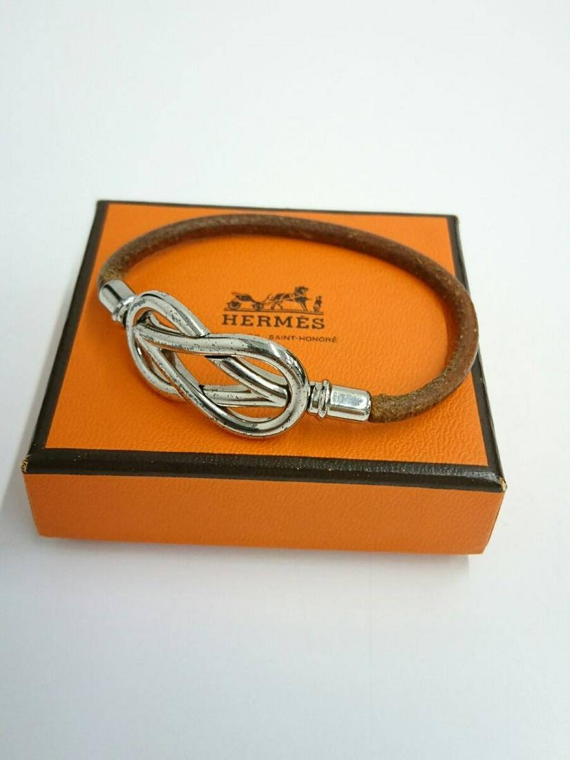 HERMES Atame Leather Choker Bracelet: HERMES Atame Leather Choker BraceletBrand: Hermes Model: Choker bracelet Type: Charm bracelet Accessories: Box Condition: Used (acceptable) Material: Leather Color: Silver Damage Ranking: Plate, Coati