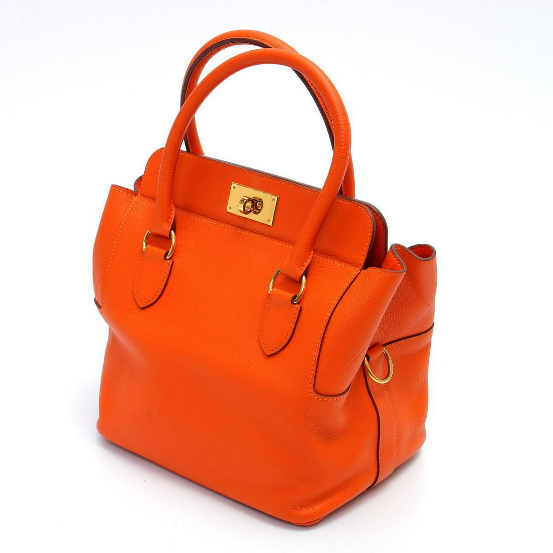 HERMES Tool Box 20 Gold Metal Fittings 2WAY Shoulder: HERMES Tool Box 20 Gold Metal Fittings 2WAY Shoulder Handbag T Engraved Orange Ever Color BagBrand: Hermes Line: Toolbox Type: Handbag Gender: Women Accessories: Clochette, Dust bag, Key, Padlock, Sho
