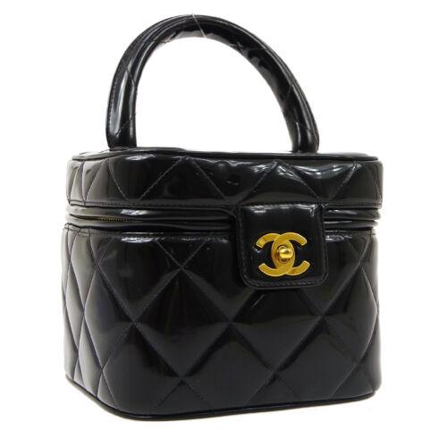 CHANEL Heart Mirror Cosmetic Vanity Hand Bag Purse: CHANEL Heart Mirror Cosmetic Vanity Hand Bag Purse Black Patent 3299319 Size: Medium Accents: Logo Quilted Model: Vanity Hand Bag Country/Region of Manufacture: France Department: Women Style: Cosmeti