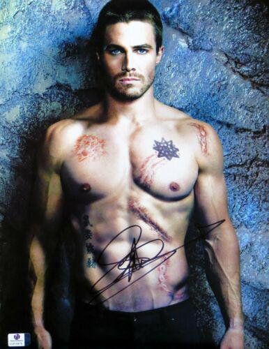 Stephen Amell Signed Autographed 11X14 Photo Arrow Sexy: Stephen Amell Signed Autographed 11X14 Photo Arrow Sexy Abs Scars Object Type: Photograph Industry: Television Original/Reproduction: Original Signed by: Stephen Amell Autograph Authentication: Global