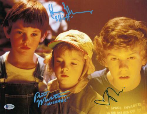 HENRY THOMAS DREW BARRYMORE ROBERT MACNAUGHTON SIGNED: HENRY THOMAS DREW BARRYMORE ROBERT MACNAUGHTON SIGNED ET 11X14 PHOTO Movie: E.T. Original/Reproduction: Original Object Type: Photograph Signed by: DREW BARRYMORE Autograph Authentication: Beckett Ind