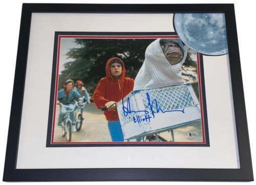 HENRY THOMAS ET SIGNED 11X14 FRAMED PHOTO AUTHENTIC: HENRY THOMAS ET SIGNED 11X14 FRAMED PHOTO AUTHENTIC AUTOGRAPH BECKETT Industry: Movies Object Type: Photograph Original/Reproduction: Original Signed by: HENRY THOMAS Autograph Authentication: BECKETT