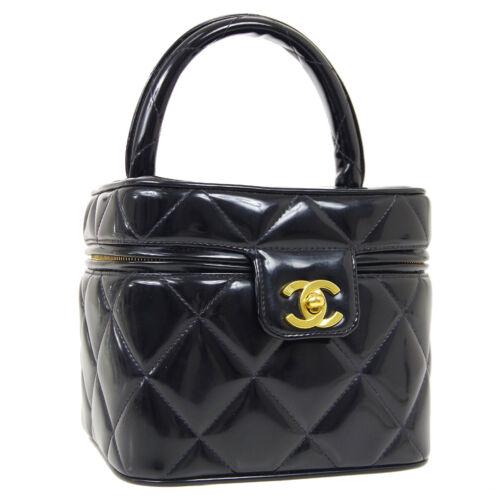 CHANEL Heart Mirror Cosmetic Vanity Hand Bag Purse: CHANEL Heart Mirror Cosmetic Vanity Hand Bag Purse Black Patent 3350112 Size: Medium Accents: Logo Quilted Model: Vanity Hand Bag Country/Region of Manufacture: France Department: Women Style: Cosmeti