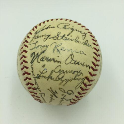 Nice 1939 Chicago White Sox Team Signed American League Baseball JSA: Nice 1939 Chicago White Sox Team Signed American League Baseball JSA Autograph Authentication: James Spence (JSA) Product: Ball Original/Reprint: Original Sport: Baseball-MLB Team: Chicago White Sox F