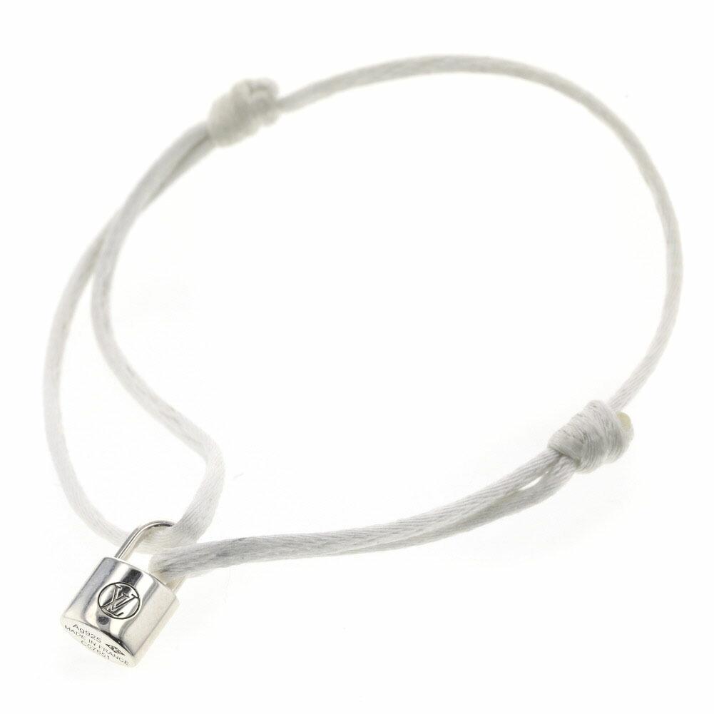 Louis Vuitton Bracelet Brass Relock It Silver 925 Ladies: Louis Vuitton Bracelet Brass Relock It Silver 925 Ladies Brand: Louis Vuitton Type: Charm bracelet Gender: Women Material: Silver 925 Color: Silver White Length: 18cm / 7.08 Width: 2mm / 0.07 Weight: 