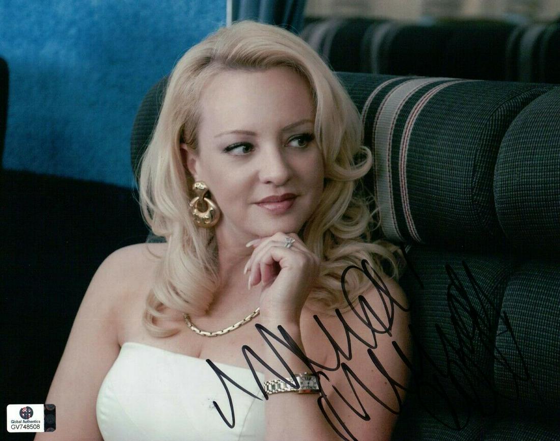 Wendi McLendon Signed Autographed 8X10 Photo Bridesmaids on Plane: Wendi McLendon Signed Autographed 8X10 Photo Bridesmaids on Plane Industry: Movies Object Type: Photograph Original/Reproduction: Original Autograph Authentication: Global Authentics (GAI) Player: Wen