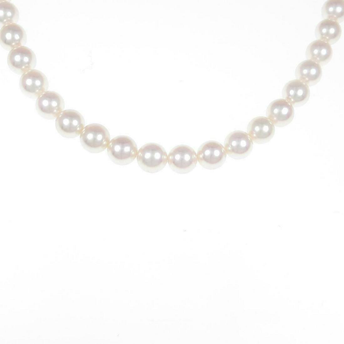 Mikimoto Akoya Pearl Necklace: Mikimoto Akoya Pearl Necklace Brand: MIKIMOTO Style: Necklace Material: Silver Gender: Ladies Size: 43cm Accessories: No case Main Stone: Akoya Pearl 6.5-7mm CenterStone: Akoya Pearl 6.5-7mm Type: Nec