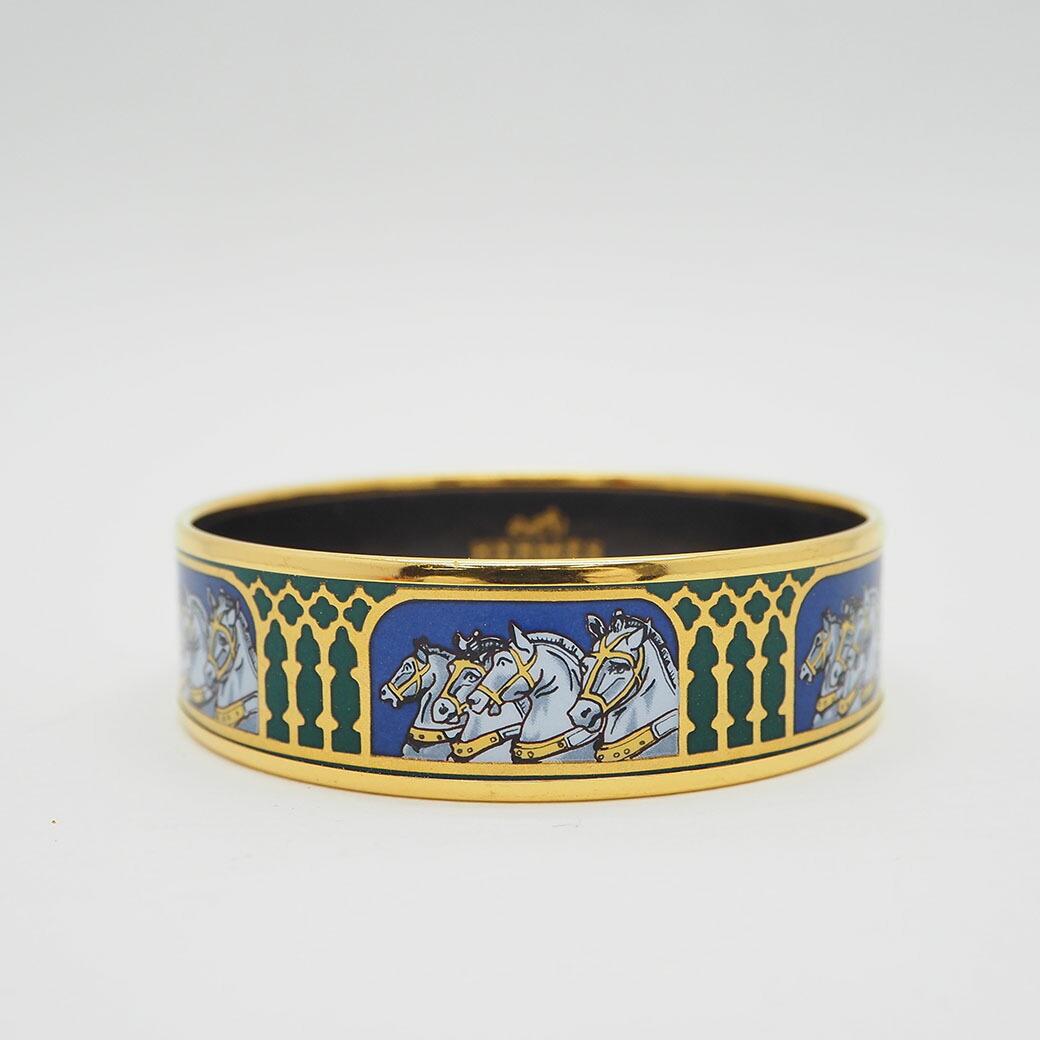 HERMES Hermes GM bangle bracelet horse blue x green gold cloisonne grilled: HERMES Hermes GM bangle bracelet horse blue x green gold cloisonne grilled Brand: Hermes Type: Bangle Material: Metal Color: Blue Green Length: 19cm / 7.48 Width: 2cm / 0.78 Overall Scratches: Slight
