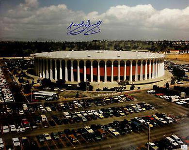 Marcel Dionne Signed Autographed 16x20 Photograph Los Angeles Kings Forum GAI 47: Marcel Dionne Signed Autographed 16x20 Photograph Los Angeles Kings Forum GAI 47 Sport: Hockey-NHL Product: Photo Original/Reprint: Original Player: Marcel Dionne Team: Los Angeles Kings PLEASE