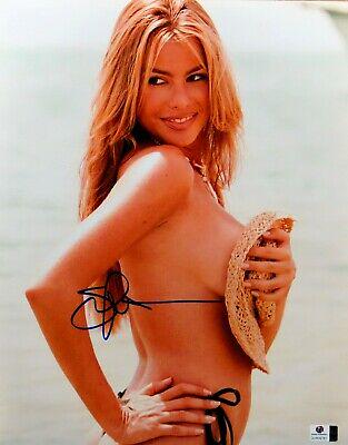 Sofia Vegara Signed Autographed 11X14 Photo Sexy Gorgeous Hat Covering GV809781: Sofia Vegara Signed Autographed 11X14 Photo Sexy Gorgeous Hat Covering GV809781 Object Type: Photograph Industry: Television Original/Reproduction: Original Signed by: Sofia Vegara Autograph Authentic