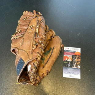Jim Hickman Signed 1960s Game Model Baseball Glove Chicago Cubs JSA COA: Jim Hickman Signed 1960s Game Model Baseball Glove Chicago Cubs JSA COA Product: Glove Sport: Baseball-MLB Autograph Authentication: James Spence Authentication (JSA) Signed: Yes Team: Chicago Cubs