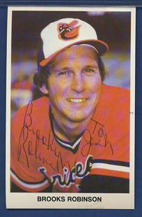 Brooks Robinson Baltimore Orioles Signed 3 1/2 x 5 Color Photo 113851: Brooks Robinson Baltimore Orioles Signed 3 1/2 x 5 Color Photo 113851 Sport: Baseball Product: Baseball Original/Reprint: Original Team: Baltimore Orioles Autograph Authentication: Seller League: