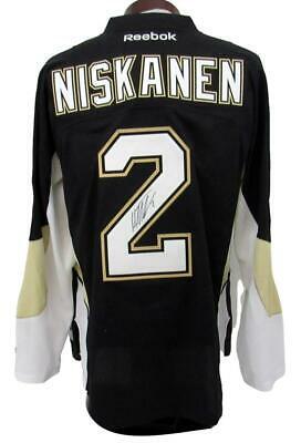 Matt Niskanen Signed Penguins Reebok Hockey Jersey Penguins 163109: Matt Niskanen Signed Penguins Reebok Hockey Jersey Penguins 163109 Product: Jersey Team: Pittsburgh Penguins Sport: Hockey-NHL League: NHL PLEASE NOTE: Framed Large or heavy Items do not have shipping
