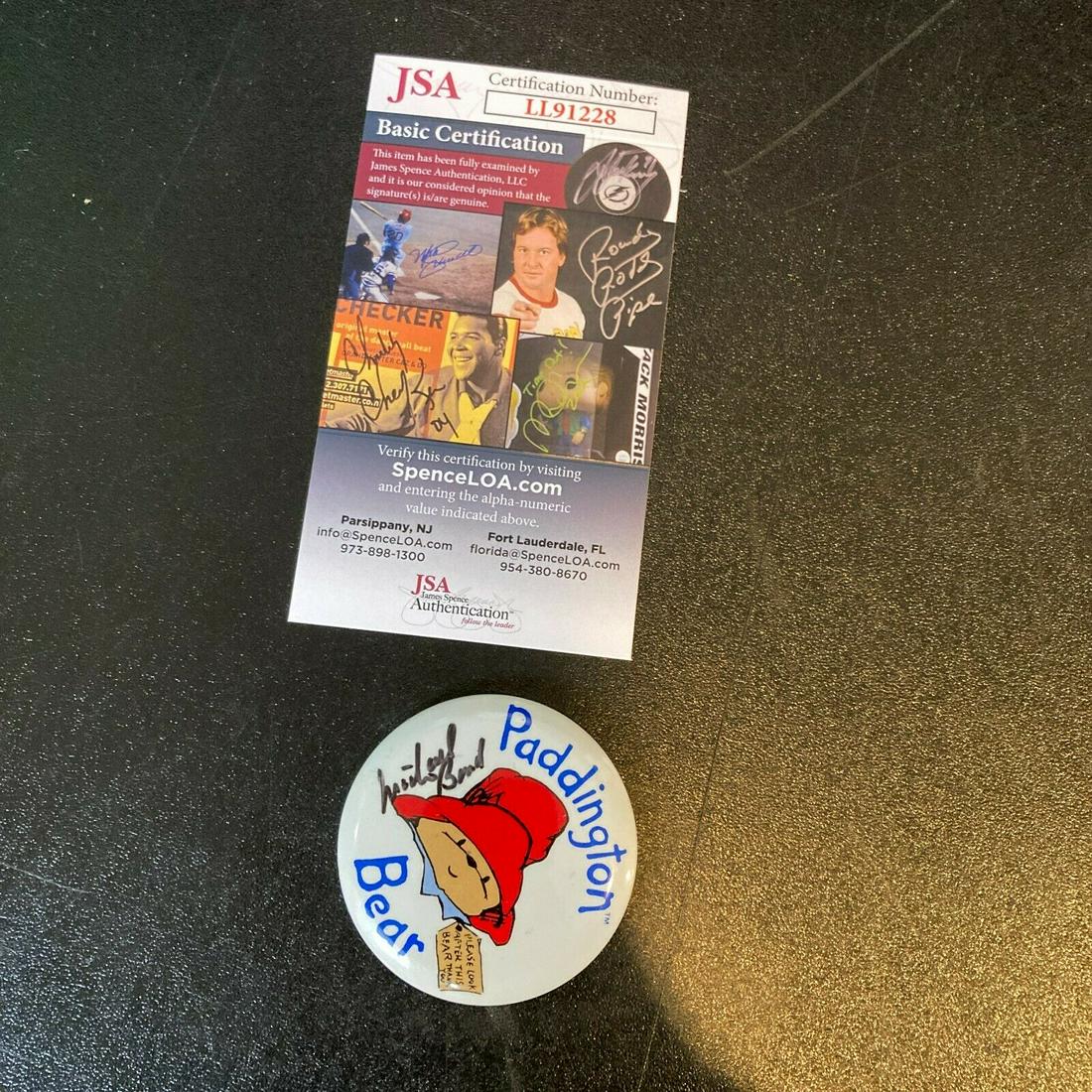 Michael Bond Signed Paddington Bear Pin JSA COA Paddington Bear Creator: Michael Bond Signed Paddington Bear Pin JSA COA Paddington Bear Creator Autograph Authentication: James Spence (JSA) Signed: Yes Industry: Movies Original/Reproduction: Original PLEASE NOTE: Framed La