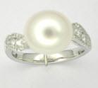 Freshwater Pearl And Diamond Ring In 14k White Gold: Freshwater Pearl And Diamond Ring In 14k White Gold Elegant Freshwater White Pearl Set In An Classic 14k White Gold Setting With Sparkling Brilliant Cut Diamonds H-i Si 0.40 Ctw 14k White Gold Ring