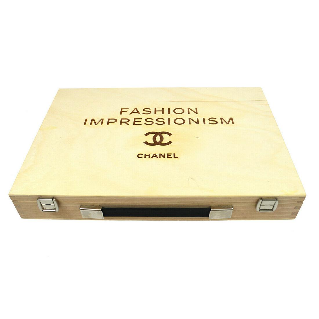 RARE! CHANEL Wooden Box Hand Bag Purse 2015/16 Cruise Collection Novelty: RARE! CHANEL Wooden Box Hand Bag Purse 2015/16 Cruise Collection Novelty Size: Medium Accents: Logo Model: Hand bag Department: Women Style: Hand Bag Bag Height: 9.2 Material: Wood Theme: Novelty Colo