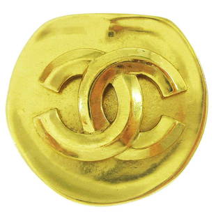 CHANEL CC Logos Brooch Pin Corsage Gold-Tone 96P Accessories: CHANEL CC Logos Brooch Pin Corsage Gold-Tone 96P Accessories Country/Region of Manufacture: France Theme: Logo Type: Brooch Color: Gold Brand: Chanel Metal: Gold-tone AB: Very Good The Mynt