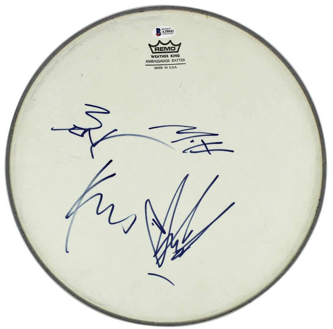 Soundgarden (4) Cornell Thayil Shephard & Cameron Signed 13 Inch Drum Head: Soundgarden (4) Cornell Thayil Shephard & Cameron Signed 13 Inch Drum Head Industry: Music Original/Reproduction: Original Autograph Authentication: BAS Product Coa: BAS Product Signed By Name: Chris