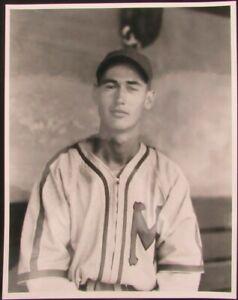 Ted Williams Unsigned Vintage 11x14 B/W Photo: Ted Williams Unsigned Vintage 11x14 B/W Photo Sport: Baseball-MLB Product: Photo Original/Reprint: Original Team: Boston Red Sox Autograph Authentication: Seller League: MLB Pre-Owned PLEASE NOTE: Fra