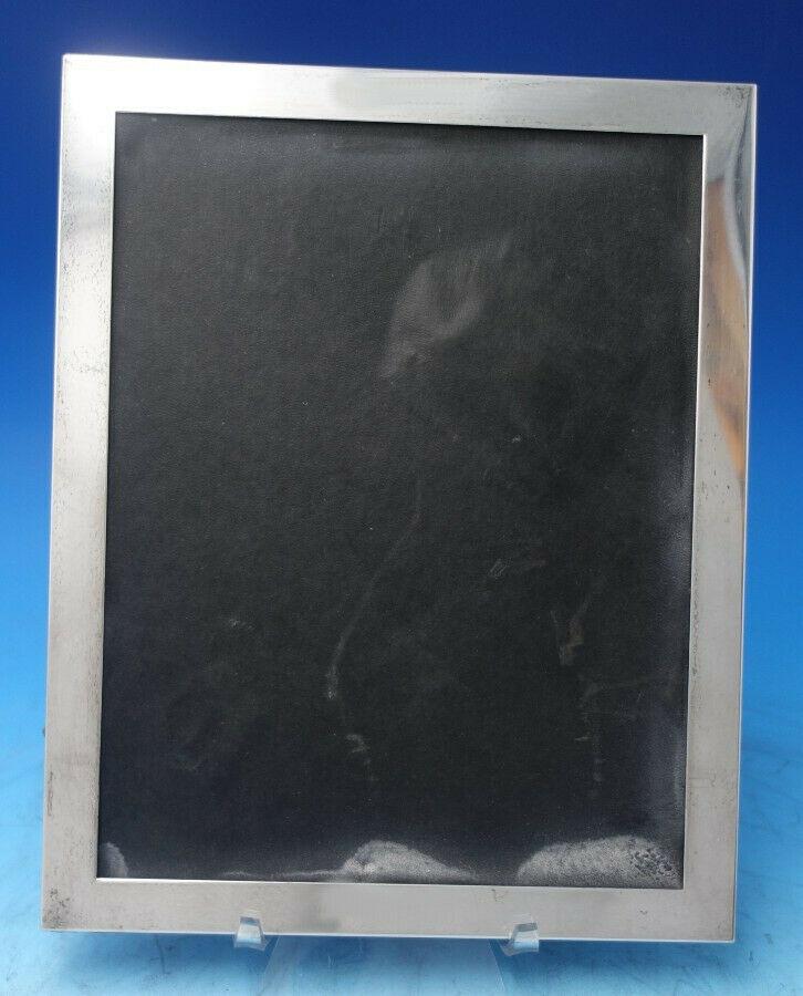 Raimond Sterling Silver Picture Frame 8 3/4" x 6 3/4" Vintage 1960's (#6211): Raimond Sterling Silver Picture Frame 8 3/4" x 6 3/4" Vintage 1960's (#6211) Composition: Sterling Silver Age: Post-1940 Type: Frame Featured Refinements: Sterling Silver Picture Frame Sterling silver