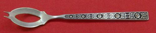 Spanish Tracery By Gorham Sterling Silver Olive Spoon Ideal 5 3/4" Custom Made: Spanish Tracery By Gorham Sterling Silver Olive Spoon Ideal 5 3/4" Custom Made Maker: Gorham Composition: Sterling Silver Type: Olive Spoon Age: Post-1940 Spanish tracery by gorham Sterling silver PLE