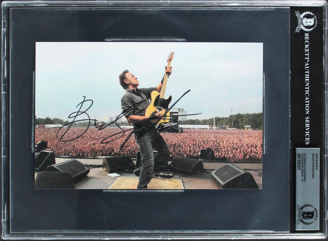 Bruce Springsteen Signed 5.75x8.75 Print Auto Graded 10! BAS Slabbed: Bruce Springsteen Signed 5.75x8.75 Print Auto Graded 10! BAS Slabbed Industry: Music Object Type: Photograph Original/Reproduction: Original Autograph Authentication: Beckett Product Coa: Beckett Prod
