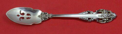 El Greco by Reed and Barton Sterling Silver Olive Spoon Pierced 5 3/4" Custom: El Greco by Reed and Barton Sterling Silver Olive Spoon Pierced 5 3/4" Custom Type: Serving Spoon Brand: Reed & Barton Composition: Sterling Silver Maker: Reed & Barton Pattern: El Greco Age: Post-194