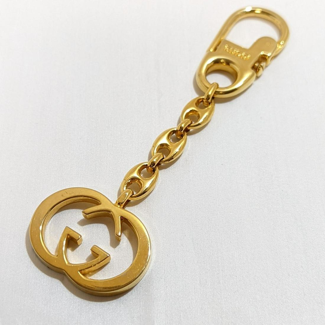 GUCCI Gucci Keychain Interlocking G Double Gold Bag Charm Women's Men's: GUCCI Gucci Keychain Interlocking G Double Gold Bag Charm Women's Men's Brand: Gucci Country of Origin: Italy Type: Key Chain Gender: Men Women Color: Gold Size (HxWxD): 12.5cm x 3.5cm / 4.92 x 1.37 C