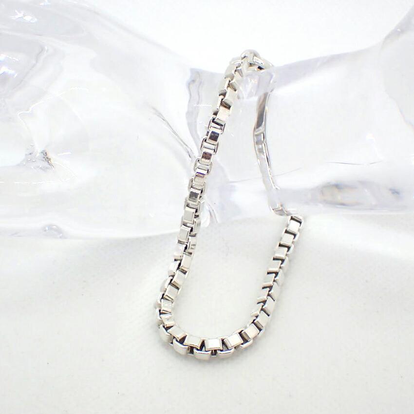 TIFFANY SV925 Venetian bracelet: TIFFANY SV925 Venetian bracelet Brand: Tiffany Type: Charm bracelet Material: Sterling silver 925 Length: 19.5cm / 7.67 Width: 4mm / 0.15 Weight: 15.9g / 0.56oz. Condition: Used (very good) Overall Tr