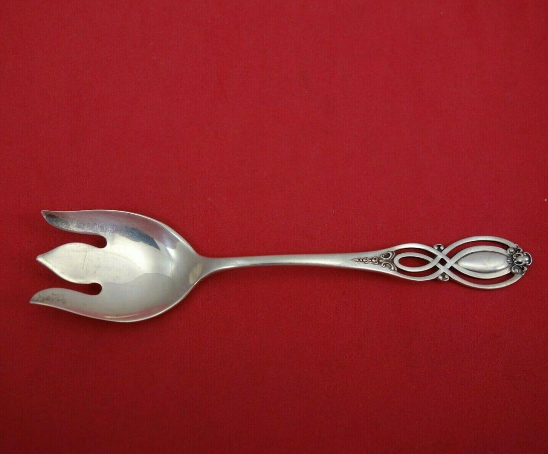Chippendale Old by Alvin Sterling Silver Ice Cream Fork Original 5" Antique: Chippendale Old by Alvin Sterling Silver Ice Cream Fork Original 5" Antique Type: Fork Age: 1900-1940 Brand: Alvin Pattern: Chippendale Old Composition: Sterling Silver Maker: Alvin Chippendale old by